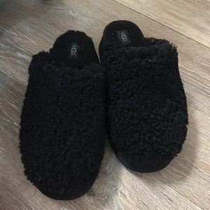 UGG SLIPPERS